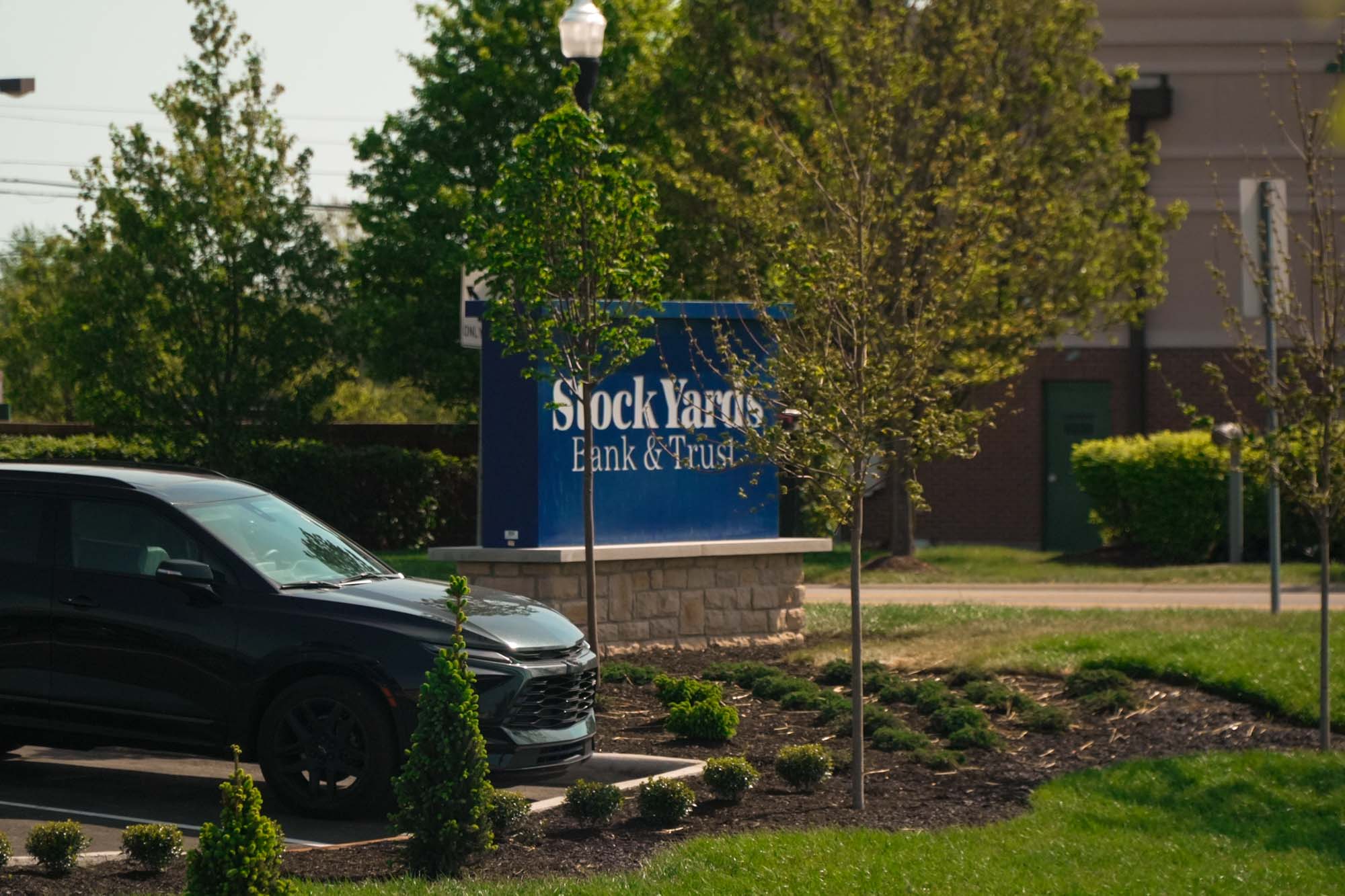 Image of a commercial landscape installation for Stock Yards Bank & Trust in Mason, Ohio.